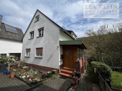 Solides und gepflegtes Haus in ruhiger Seitenstraße - Niederfischbach