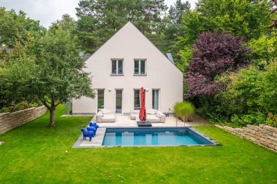 Großzügiges Familienhaus mit 8 Zimmern, Garten und ruhiger Nachbarschaft