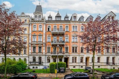 Rarität im Denkmal - geräumige Familienwohnung mit Balkon und Kachelofen am Kaßberg.