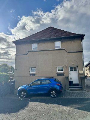 Einfamilienhaus mit Garage und Stellplatz