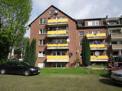 Schöne 3,5 Raum-Wohnung im 2. OG mit Balkon u. Garage