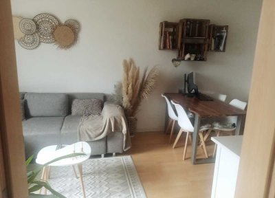 2-Zimmer-Altbauwohnung mit Balkon *PROVISIONSFREI*