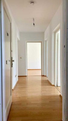 2,5-Zimmer-Wohnung mit Balkon am Mangfallplatz