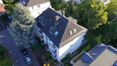 PROVISIONSFREI !  Wohnen im Grünen – charmante DG-Wohnung mit Tiefgaragenstellplatz