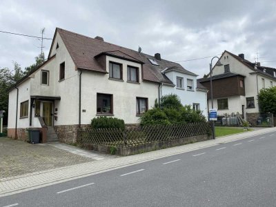Sanierungsbedürftiges 2 Familienhaus mit Garten in zentraler Lage von Höhr-Grenzhausen