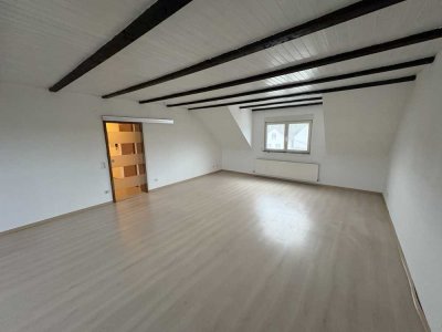 Nähe Limburg: Helle Wohnung in Niederneisen