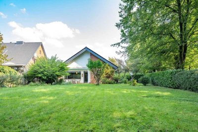 Wohnen im Grünen – Einfamilienhaus mit Charakter auf traumhaftem Filetgrundstück in Kerpen-Mödrath