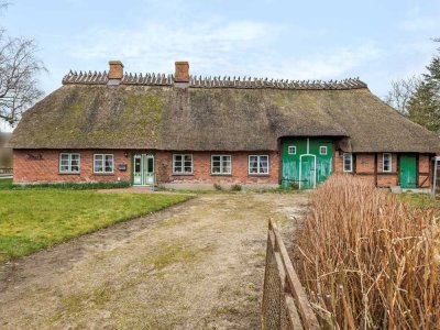 Rabenholz - Charmantes Reetdachhaus aus ca. dem Jahr 1790 mit vielfältiger Nutzungsmöglichkeit