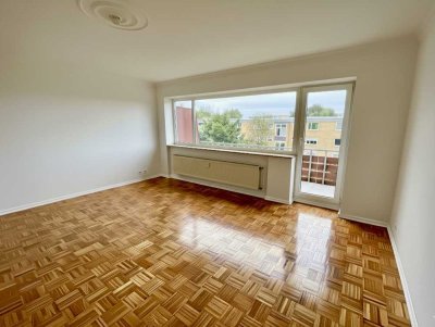 Frisch renovierte 3-Zimmer-Wohnung mit riesigem Balkon und Stellplatz!