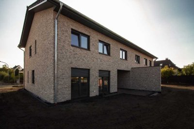 Moderne Doppelhaushälfte (Bj. 2025) mit Garten & Wärmepumpe!