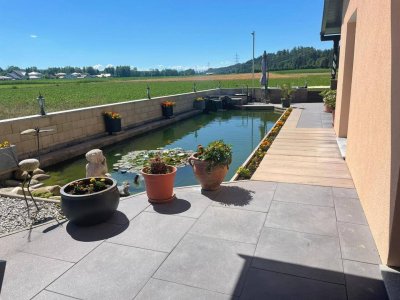 Luxuriöses Wohnen...Traumhafte EG-Wohnung mit Pool und Teich ‍♀️