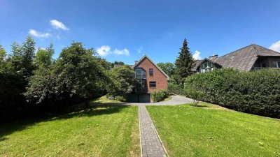 Rarität: Architektenhaus mit Einliegerwohnung und Tiefgarage auf großem Grundstück in Haselau