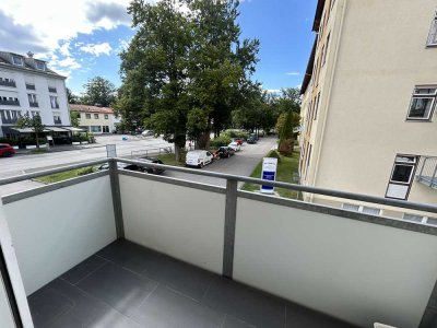 Geräumige und helle 2-Zimmer Wohnung mit Balkon in zentraler Lage