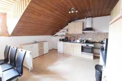 Auf 1,5 Jahre befristet: 3,5 Zimmer DG-Wohnung in HOHENLINDEN - Lkr. Ebersberg / Erding