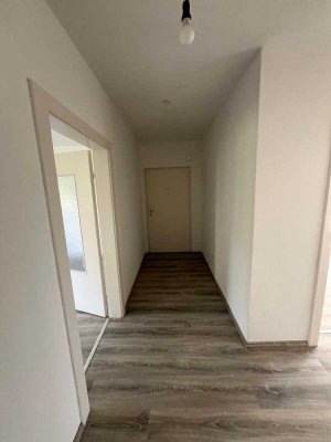 Vollständig renovierte 3-Raum-Wohnung mit Balkon und Einbauküche in Wilhelmshaven