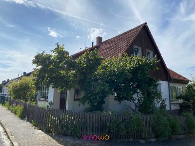 Mehr als nur eine Doppelhaushälfte – Haus mit Wintergarten, Kamin & Traumgarten