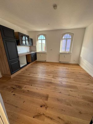 Elegante 2-Zimmer Dachgeschoss-Wohnung in Zwickau-Niederplanitz