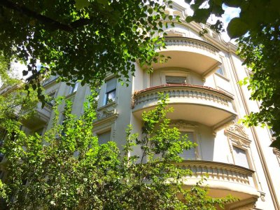 Rheingauviertel, sanierte sonnige 2 Zi. Stilaltbau mit Balkon v. Privat