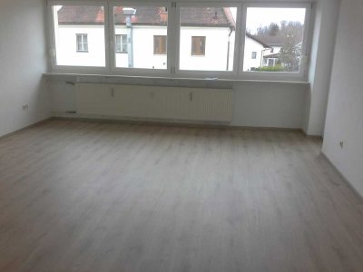 Attraktive und sanierte 3-Zimmer-Wohnung mit Balkon in Altenmarkt an der Alz