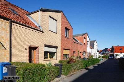 2-Familienhaus und Doppelgarage - provisionsfrei