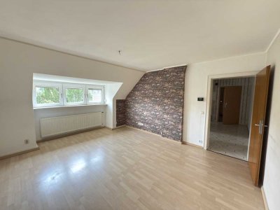 Charmante 3-Zimmer-Dachgeschosswohnung in TOP Lage