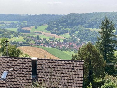 Schöne,  sonnige 3-Zimmer-EG-Wohnung mit Balkon u herrlicher Aussicht in Langenburg