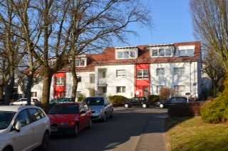 Geschmackvolle 4-Raum-Wohnung mit Balkon und Einbauküche in Schwalbach am Taunus