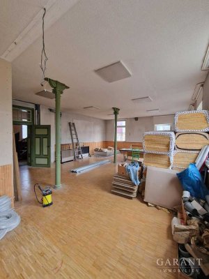 Handwerker und Denkmalliebhaber aufgepasst! Altes Schulhaus sucht eine neue Bestimmung.