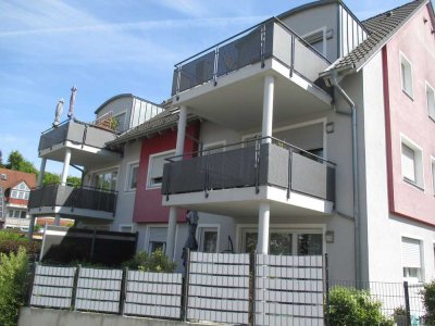 GIS IMMOBILIEN - Sonnige, neuwertige 3-Zi.-Wo mit 2 Terrassen u. Garten!