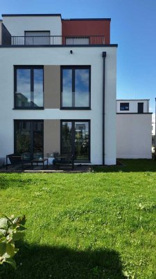 Erstbezug: Attraktives 5-Raum-Reihenendhaus mit geh. Innenausstattung und EBK