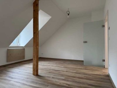 Top sanierte, stilvolle 2 ZKB-DG-Wohnung ERSTBEZUG, sanierter Altbau - keine WG`s