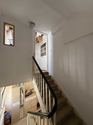 Charmante Dachgeschosswohnung mit ausgebautem Dachstudio, Balkon und Gartenanteil in Mannheim