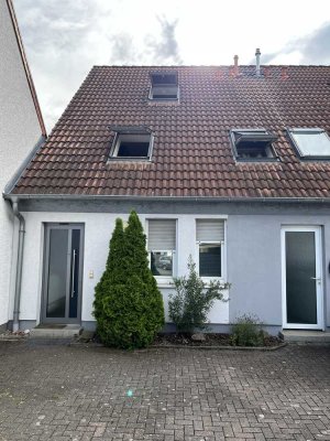 Modernisierte 4-Raum - Wohnung mit großem Garten und Einbauküche in Haßloch