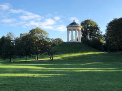 Großzügige 4-Zimmer-Wohnung elegant eingerichtet am Englischen Garten