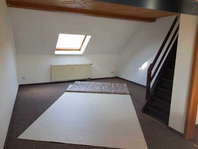 Schöne Dachgeschoss-Wohnung in Werdau ab sofort frei!