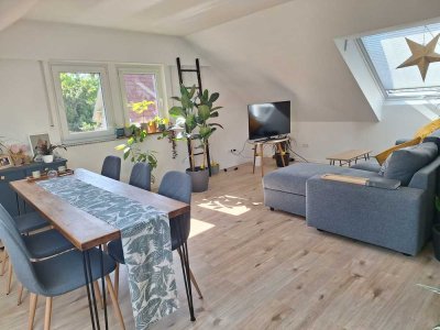 Sehr helle 2 Zimmer Dachgeschoss Wohnung in toller Lage in Ladenburg
