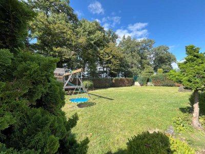 Zweifamilienhaus + Apartment- stadtnah und ruhig gelegen am Waldrand!