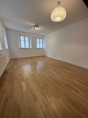 Charmante 2 1/2 Zi.-Wohnung in der Altstadt, Einbauküche und Balkon