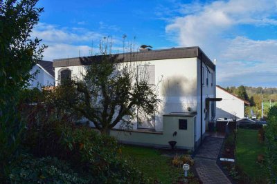 Bruchsal-Untergrombach: DHH mit Wintergarten, Loggia, Sauna, Garage, ELW, nähe Weingartener Moor