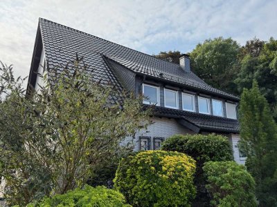 Ruhig Wohnen in beliebter, grüner Wohnlage im 3-Familienhaus