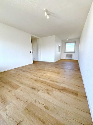 Modernisierte helle 2-Zimmer-Wohnung mit Balkon in zentraler Lage