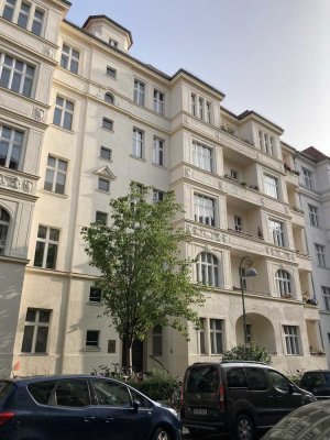 Charming Loft 1,5-Zimmer Apartment with Balcony at 3. OG in Berlin-Tempelhof