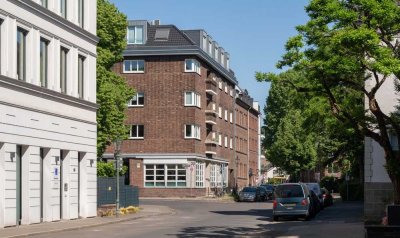 Df.-Ober-/Niederkassel: Charmante Eingentumswohnung in restauriertem Altbau