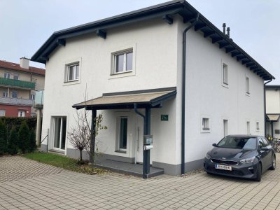 Reihenhaus in ruhiger Seitenstraße mit sehr guter Infrastruktur - Ab August bestandsfrei!