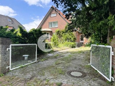 Wohnen mit Geschichte – stilvolles Einfamilienhaus mit Einliegerwohnung und grünem Rückzugsort