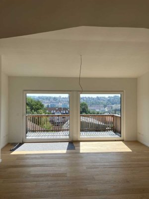 Exklusive 4-Raum-DG-Wohnung mit luxuriöser Innenausstattung mit 2 Balkonen in Hacklberg Georgstraße