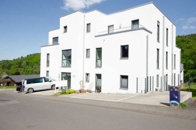 Neuwertige 2 ZKB mit Balkon in ruhiger Lage in Weierbach - EBK kann gegen Entgelt übernommen werden.
