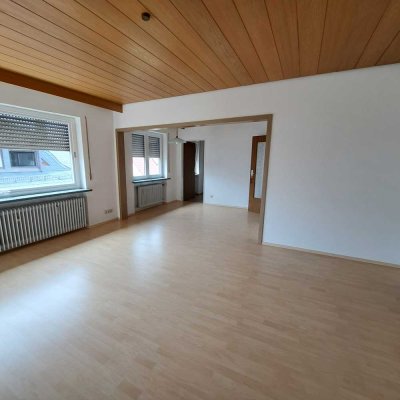 900 € - 105 m² - 4.0 Zi.
