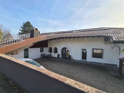 Obergeschoss einer Villa  -
Große Wohnung mit 5 Schlafzimmern nur als WG zu vermieten