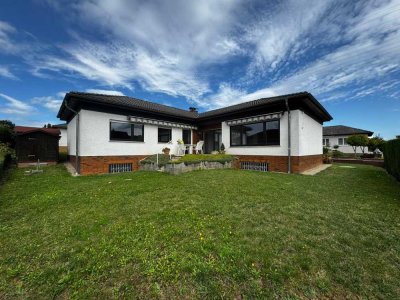 BUNGALOW – approx. 1389 ft² of living space, 5 room, 3 bed, 2 bath, WC, + garage